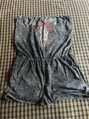 Black Mineral-Wash Strapless Women's Shorts Romper with Rose Skull Graphic